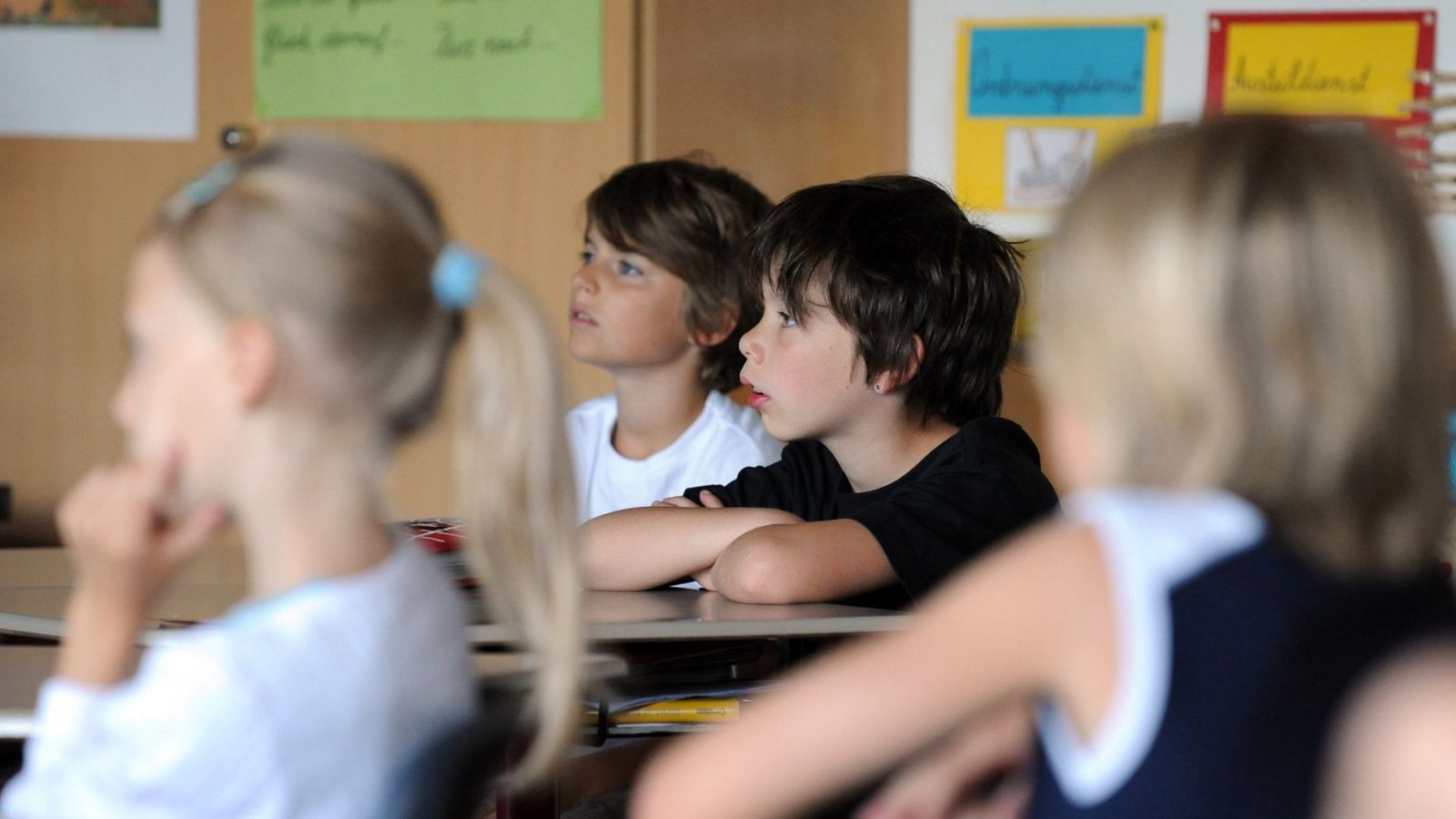 Die Schulreform betrifft alle Kinder, die aktuell in der fünften Klasse oder jünger sind, sowie deren Eltern.Foto: dpa/Marijan Murat Die Schulreform betrifft alle Kinder, die aktuell in der fünften Klasse oder jünger sind, sowie deren Eltern.Foto: dpa/Marijan Murat