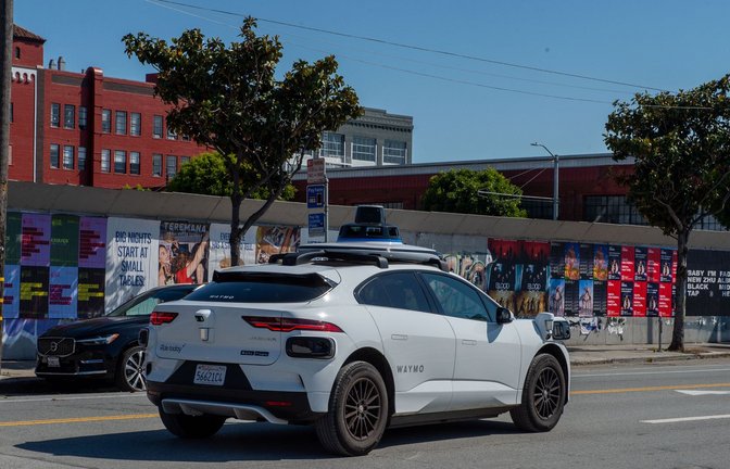 Zunächst waren fahrerlose Waymo-Robotaxis vor allem in sonnigen Gegenden wie San Francisco unterwegs. (Archivbild)<span class='image-autor'>Foto: Andrej Sokolow/dpa</span>