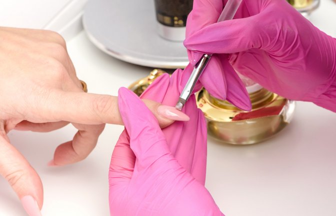 Die meisten Nageldesigner arbeiten sowohl mit Gel als auch mit Acryl. Doch worin besteht der Unterschied?<span class='image-autor'>Foto: DR-PSD / shutterstock.com</span>