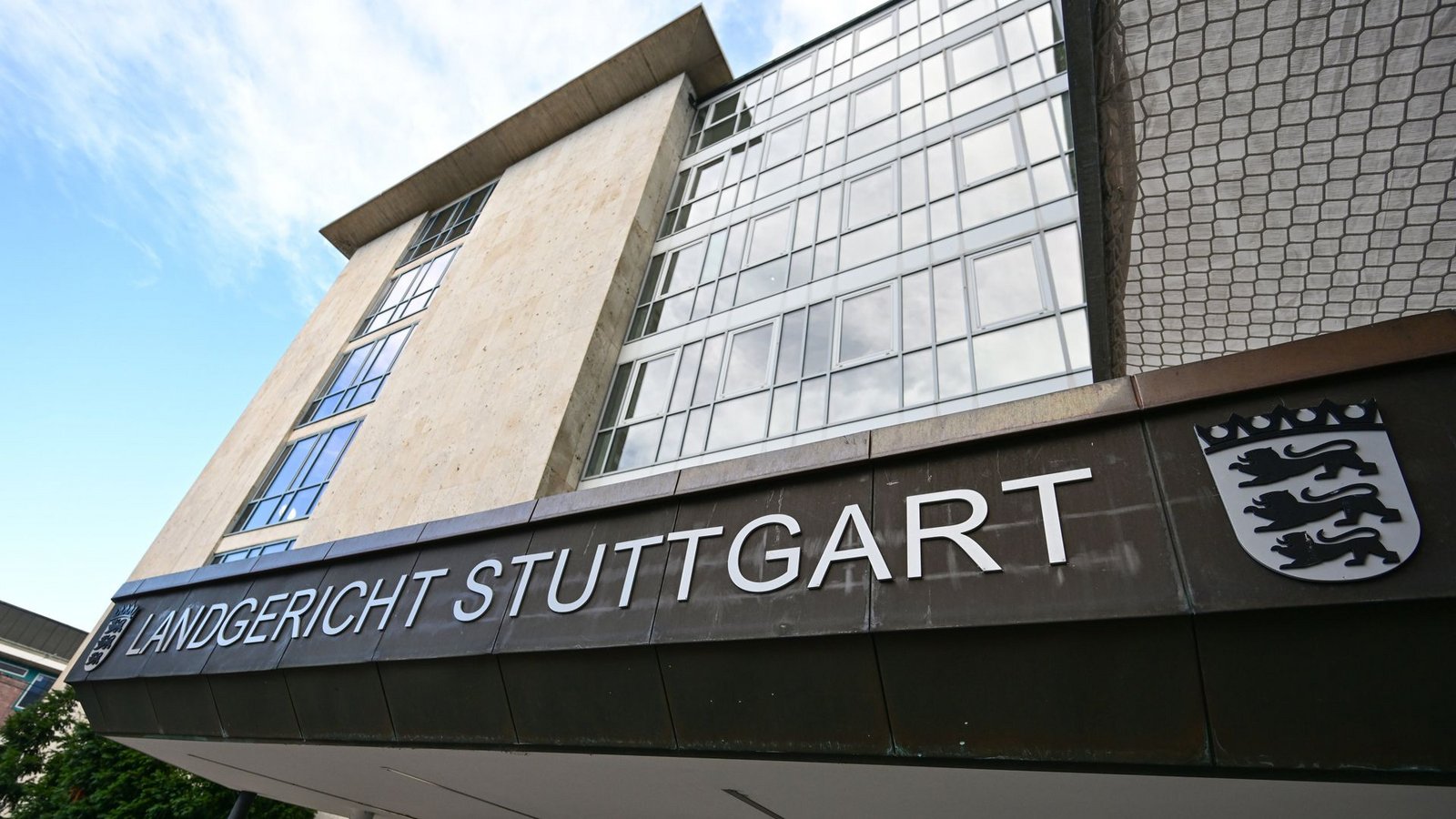 Am Landgericht stritten sich die Anwältin des Inspekteurs und die Anzeigeerstatterin im ersten Verfahren über eine Pressemitteilung der Kanzlei.Foto: dpa (Symbolbild) Am Landgericht stritten sich die Anwältin des Inspekteurs und die Anzeigeerstatterin im ersten Verfahren über eine Pressemitteilung der Kanzlei.Foto: dpa (Symbolbild)