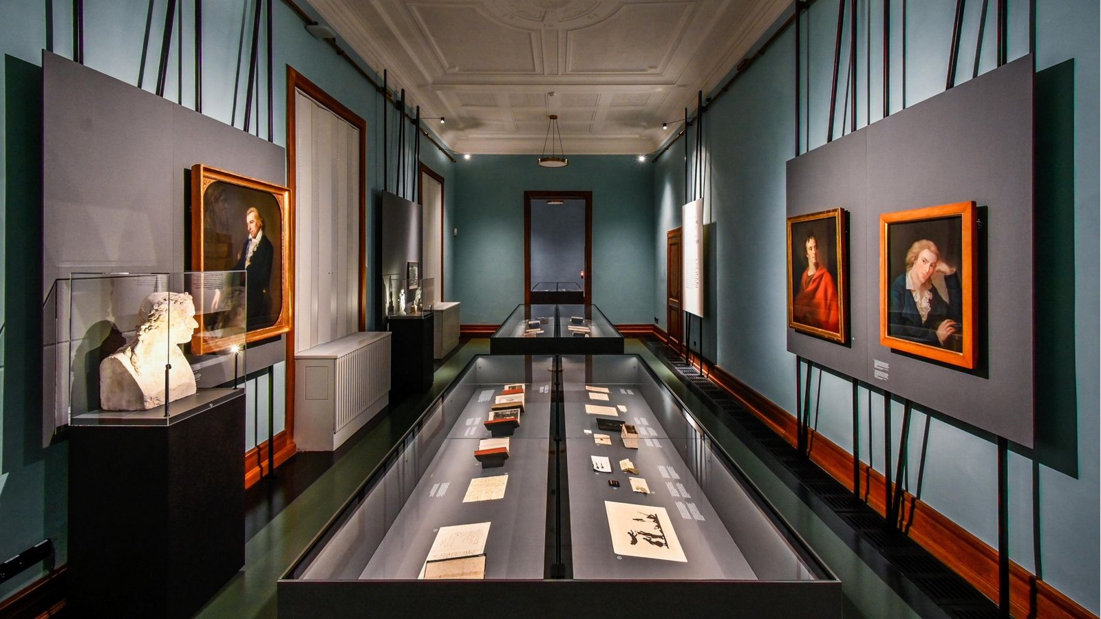 Wie wird man ein Klassiker? Blick in den Ausstellungsraum, in dem es um Schillers Bild in der Nachwelt geht.Foto: DLA MARBACH