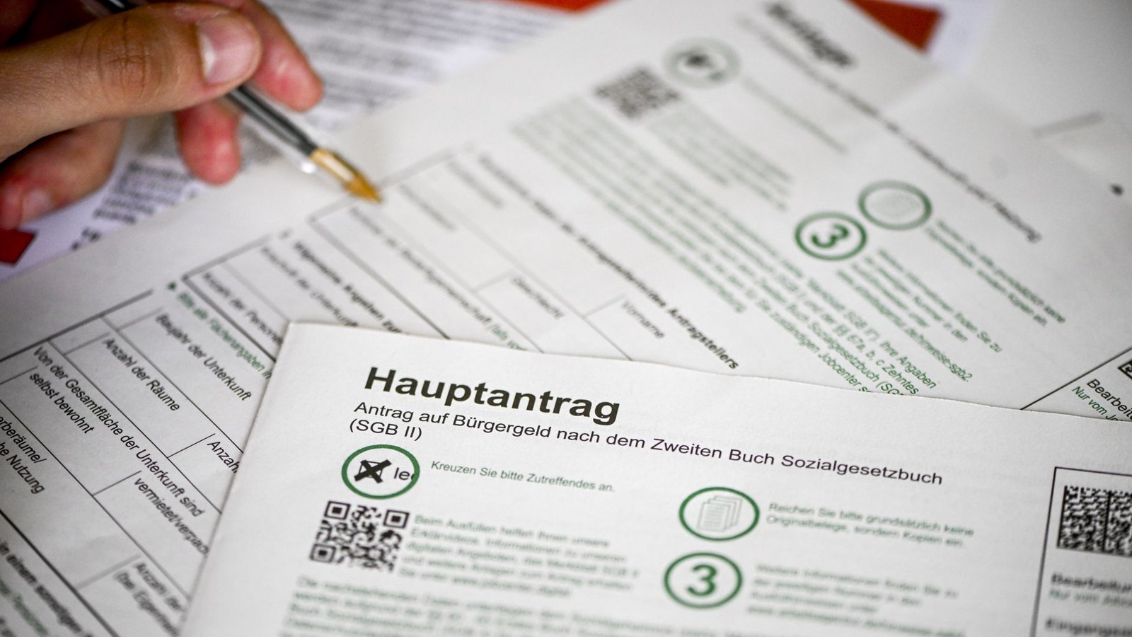 Bürgergeld muss nicht nur gerecht gegenüber Hilfsbedürftigen sein, sondern auch gegenüber arbeitenden Steuerzahlern, fordert Jens Teutrine ( FDP)Foto: dpa/Jens Kalaene