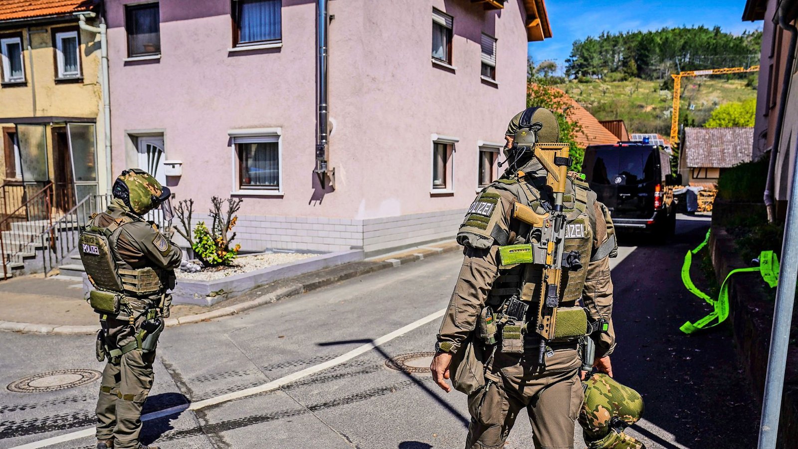 Polizisten des Spezialeinsatzkommandos Baden-Württemberg bei der Festnahme eines Reichsbürgers in Boxberg-Bobstadt 2022: schwer kontrollierbare Entwicklungen.Foto: SDMG