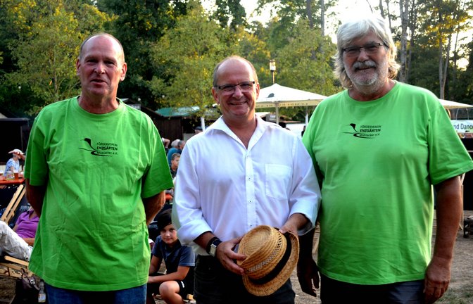 Rolf Watzal (von links), Bürgermeister Winfried Abicht und Frank Veit freuen sich am Dienstag auf den Start des „Sommerevenz“.