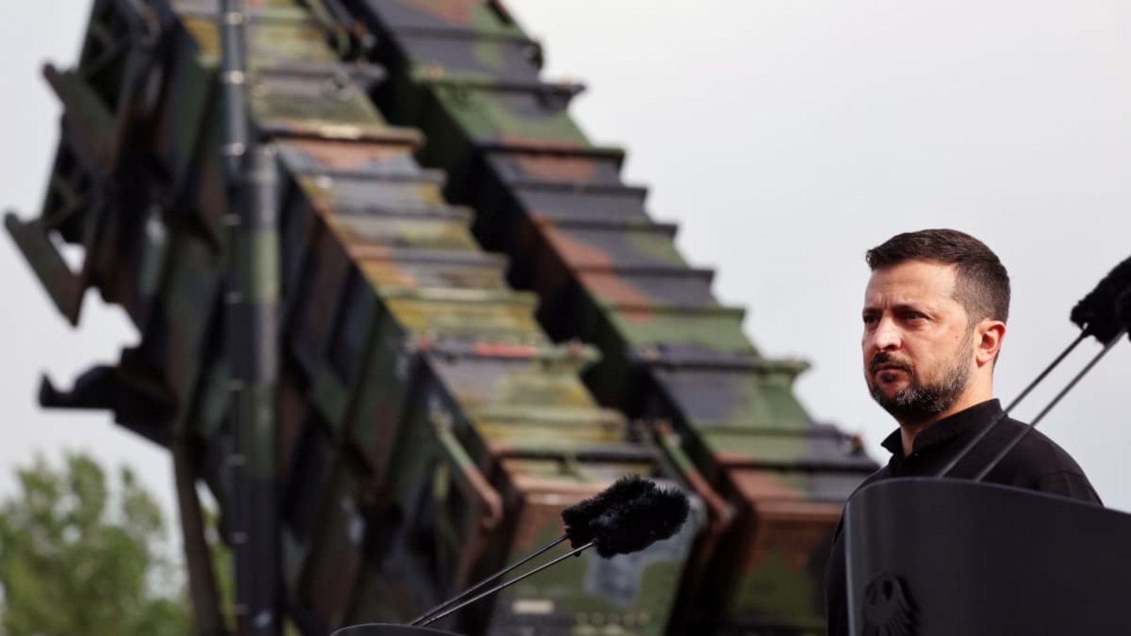 Schwierige Zeiten: der ukrainische Präsident Wolodymyr SelenskyjJens Büttner/dpa Schwierige Zeiten: der ukrainische Präsident Wolodymyr SelenskyjJens Büttner/dpa