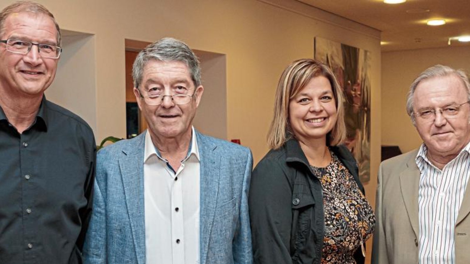 Die bisherigen Ortsvortsteher Volker Pertler (Spielberg) – von links – und Reiner Weiß (Ochsenbach) verabschieden sich. Neue Spielberger Ortsvorsteherin wird Viola Lepp, in Hohenhaslach wurde Alfred Xander im Amt bestätigt. Foto: Pangerl Die bisherigen Ortsvortsteher Volker Pertler (Spielberg) – von links – und Reiner Weiß (Ochsenbach) verabschieden sich. Neue Spielberger Ortsvorsteherin wird Viola Lepp, in Hohenhaslach wurde Alfred Xander im Amt bestätigt. Foto: Pangerl
