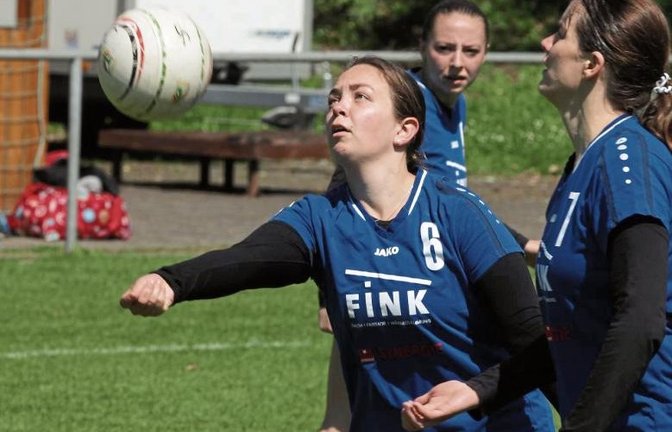Maximiliane Frölich legt für Eva Grözinger auf. Foto: Archiv/Nachreiner