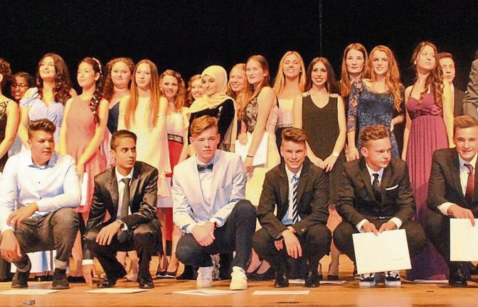 Diese Illinger Schüler wurden am Freitag mit einer Feier von der Schule verabschiedet.  Foto: Stahlfeld