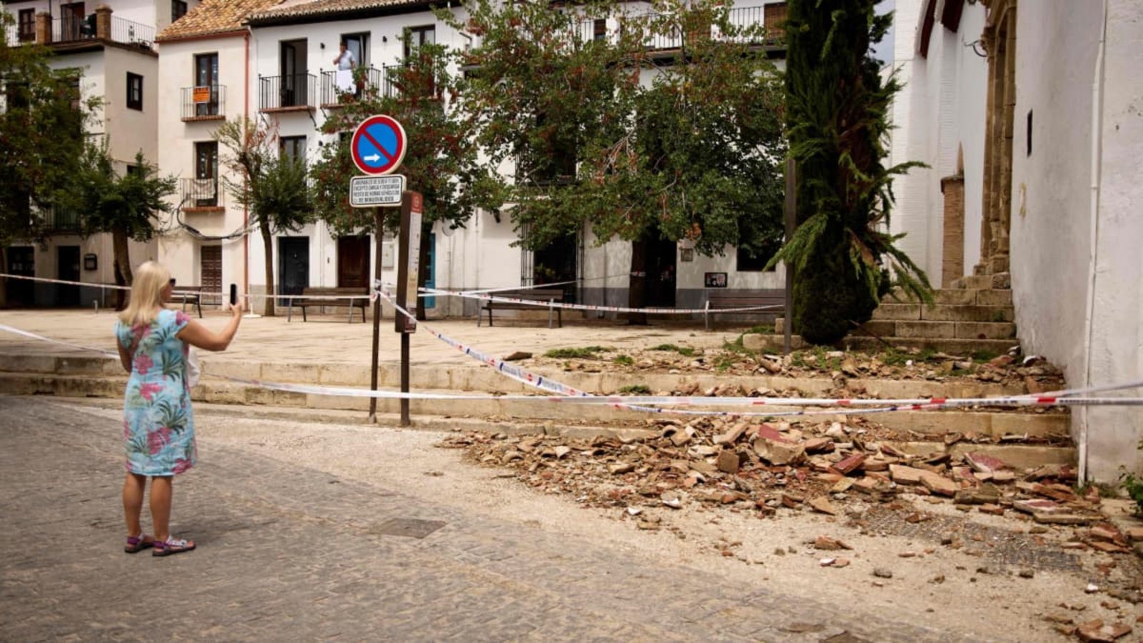 Touristen und Einheimische wurden vom Erdbeben in Granada überrascht.ENRIQUE FAJARDO/afp Touristen und Einheimische wurden vom Erdbeben in Granada überrascht.ENRIQUE FAJARDO/afp