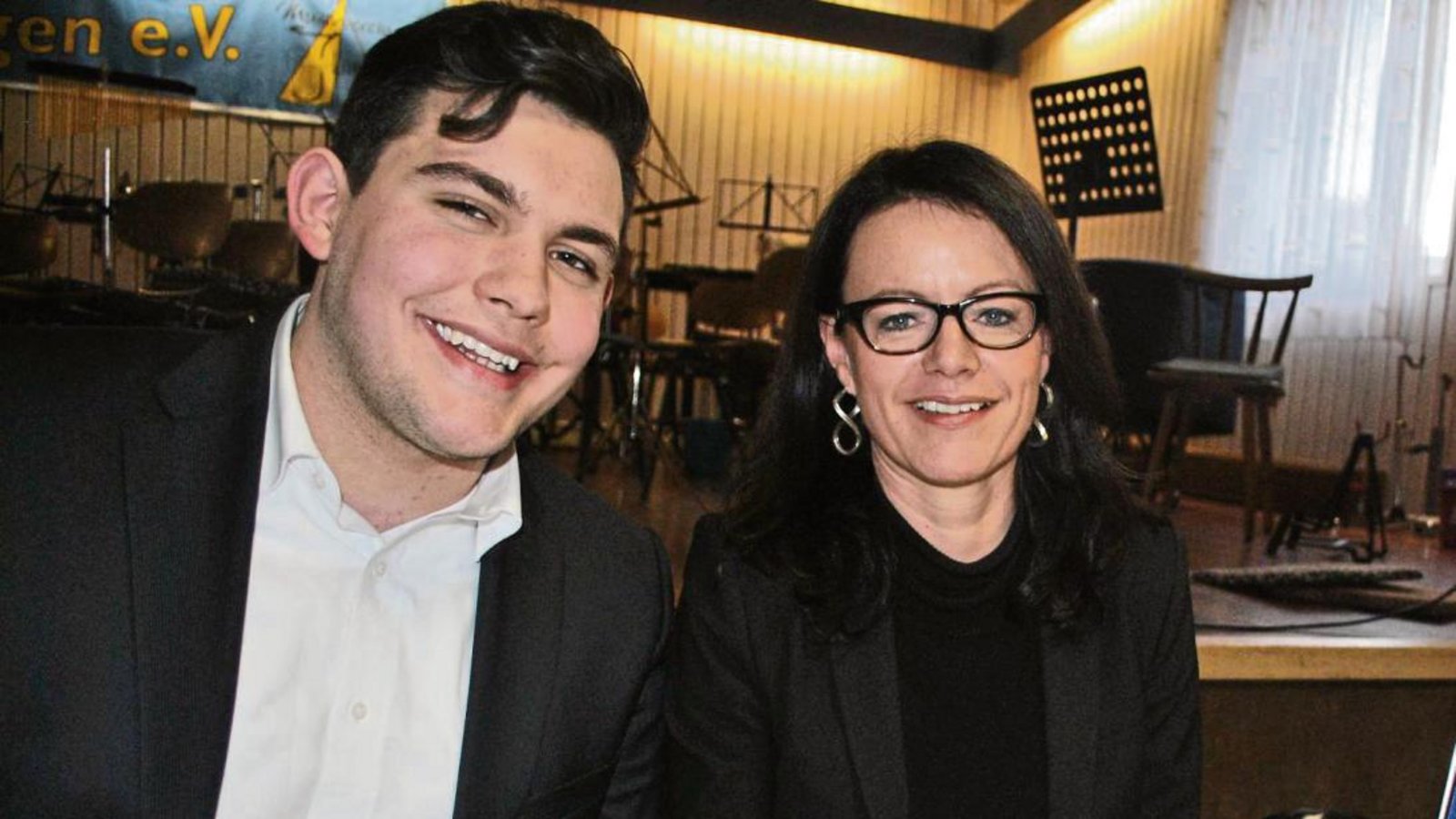 Der neue Vorsitzende Dörflinger – hier mit der Landtagsabgeordneten Schmid – möchte bei der Jungen Union etwas bewegen. Foto: Stahlfeld Der neue Vorsitzende Dörflinger – hier mit der Landtagsabgeordneten Schmid – möchte bei der Jungen Union etwas bewegen. Foto: Stahlfeld