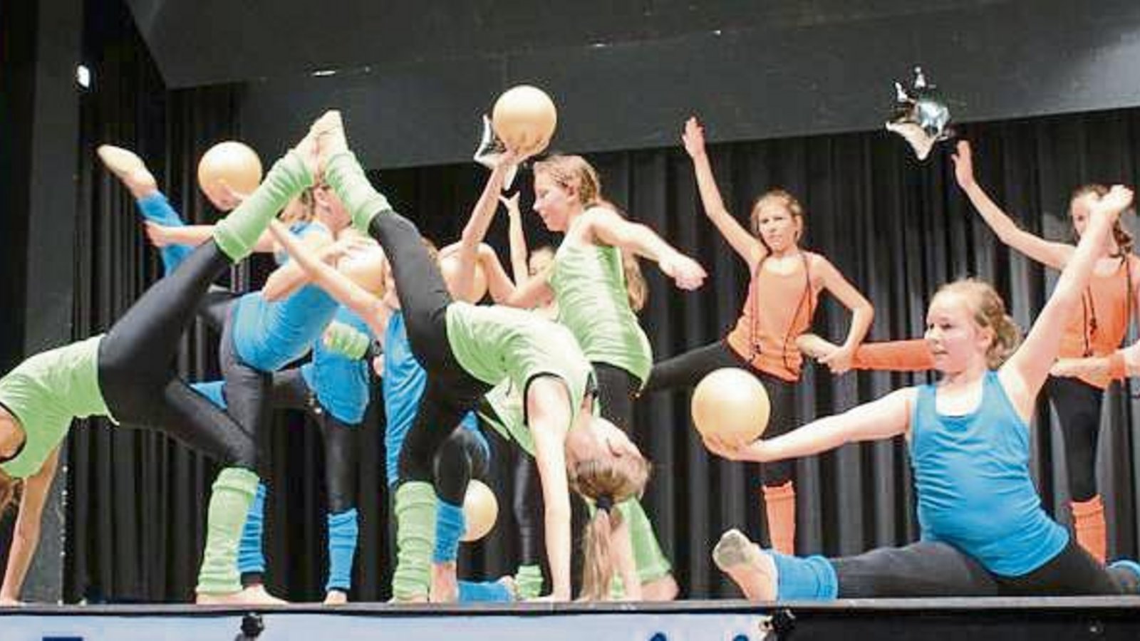 Die jungen Turnerinnen des TV Sersheim zeigte den Mitgliedern und dem Publikum mit ihren Choerografien, wie fit sie sind. Fotos: p Die jungen Turnerinnen des TV Sersheim zeigte den Mitgliedern und dem Publikum mit ihren Choerografien, wie fit sie sind. Fotos: p