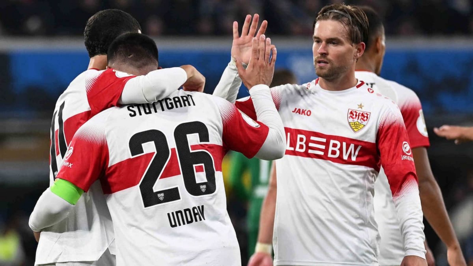 Später VfB-Jubel in Paderborn: Torschütze Deniz Undav feiert mit Maximilian Mittelstädt (re.)IMAGO/Ulrich Hufnagel Später VfB-Jubel in Paderborn: Torschütze Deniz Undav feiert mit Maximilian Mittelstädt (re.)IMAGO/Ulrich Hufnagel