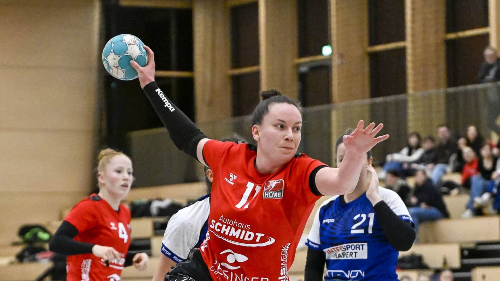HC Metter Enz (rotes Trikot) - Handballregion Bottwar SG 3, 24:29, 21.02.2026,   Handball, Frauen, Neckar-Franken, Frauen Bezirksoberliga,  Sophie Kämpfe (11) beim Wurf