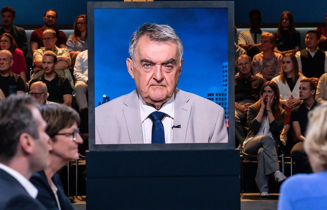 NRW-Innenminister Reul war der Talkrunde am Sonntag – aus aktuellem Anlass – zugeschaltet.<span class='image-autor'>Foto: NDR/Claudius Pflug/Claudius Pflug</span>