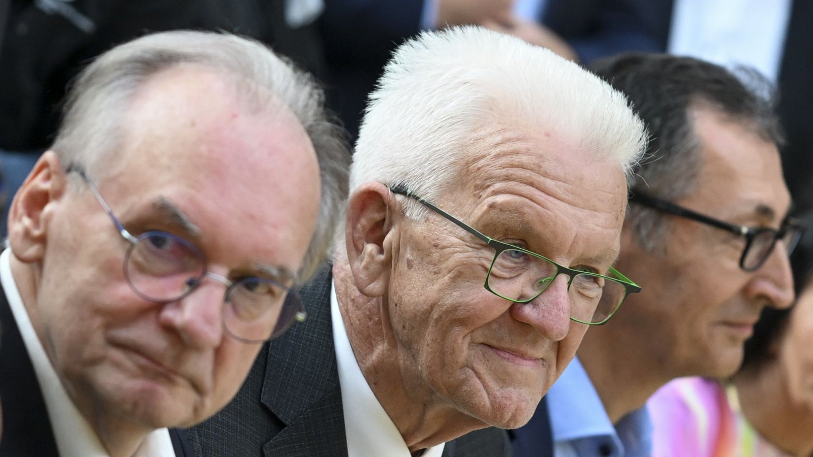 Sachsen-Anhalts Ministerpräsident Reiner Haseloff (CDU) ist zu Besuch, ebenso wie Hendrik Wüest.Foto: Jens Kalaene/dpa Sachsen-Anhalts Ministerpräsident Reiner Haseloff (CDU) ist zu Besuch, ebenso wie Hendrik Wüest.Foto: Jens Kalaene/dpa