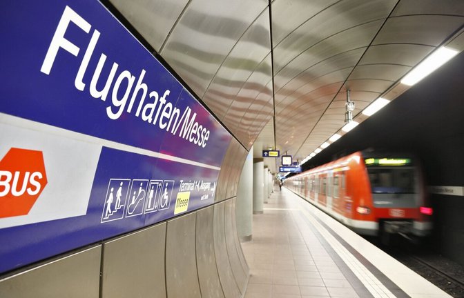 Auf die S-Bahn können Besucher der CMT an diesem Wochenende nicht zurückgreifen – die Strecke zur Landesmesse ist gesperrt.<span class='image-autor'>Foto: dpa/Thomas Niedermüller</span>