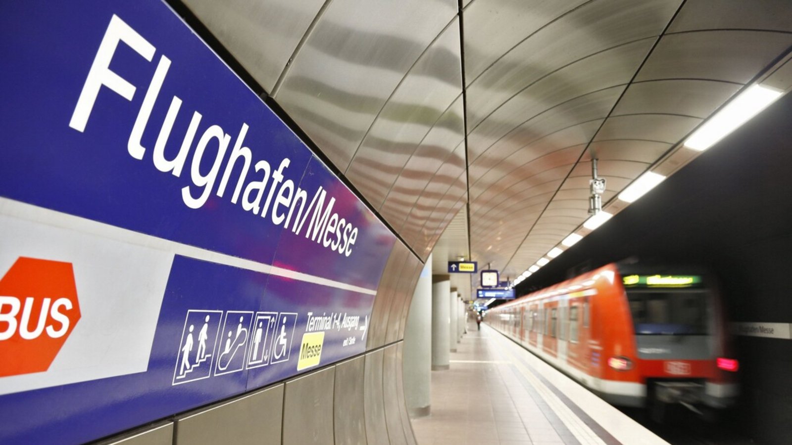 Auf die S-Bahn können Besucher der CMT an diesem Wochenende nicht zurückgreifen – die Strecke zur Landesmesse ist gesperrt.Foto: dpa/Thomas Niedermüller Auf die S-Bahn können Besucher der CMT an diesem Wochenende nicht zurückgreifen – die Strecke zur Landesmesse ist gesperrt.Foto: dpa/Thomas Niedermüller