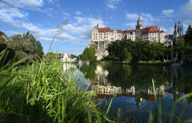 Auch in der Donau, wie hier in Sigmaringen, sind zahlreiche Spurenstoffe nachgewiesen worden.<span class='image-autor'>Foto: dpa/Felix Kästle</span>