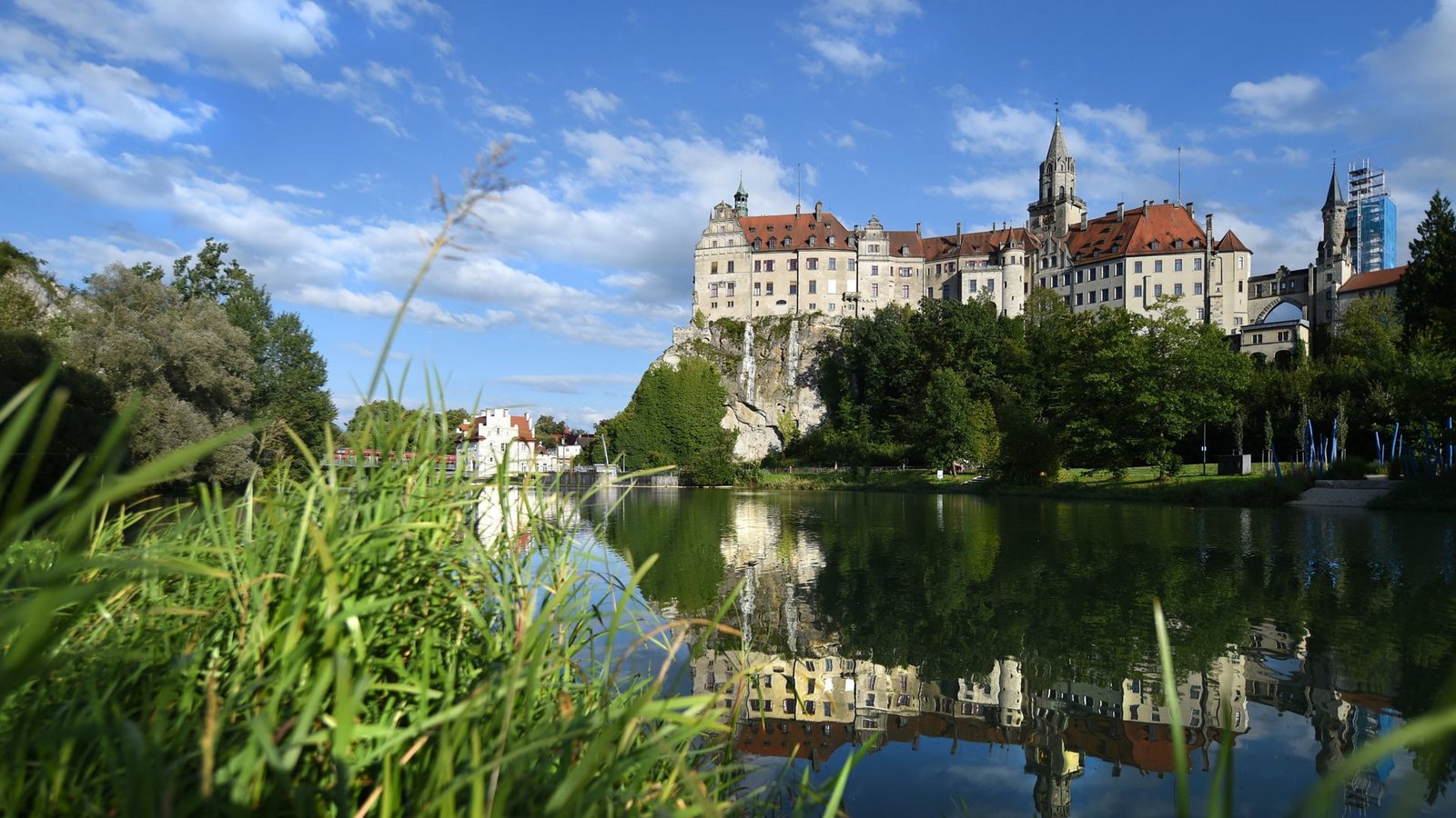 Auch in der Donau, wie hier in Sigmaringen, sind zahlreiche Spurenstoffe nachgewiesen worden.Foto: dpa/Felix Kästle