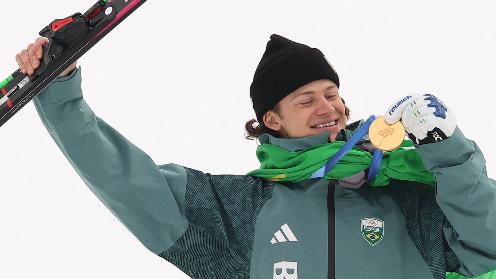 Da ist das Ding: Lucas Pinheiro Braathen mit der Goldmedaille.Foto: Imago/ABACAPRESS Da ist das Ding: Lucas Pinheiro Braathen mit der Goldmedaille.Foto: Imago/ABACAPRESS