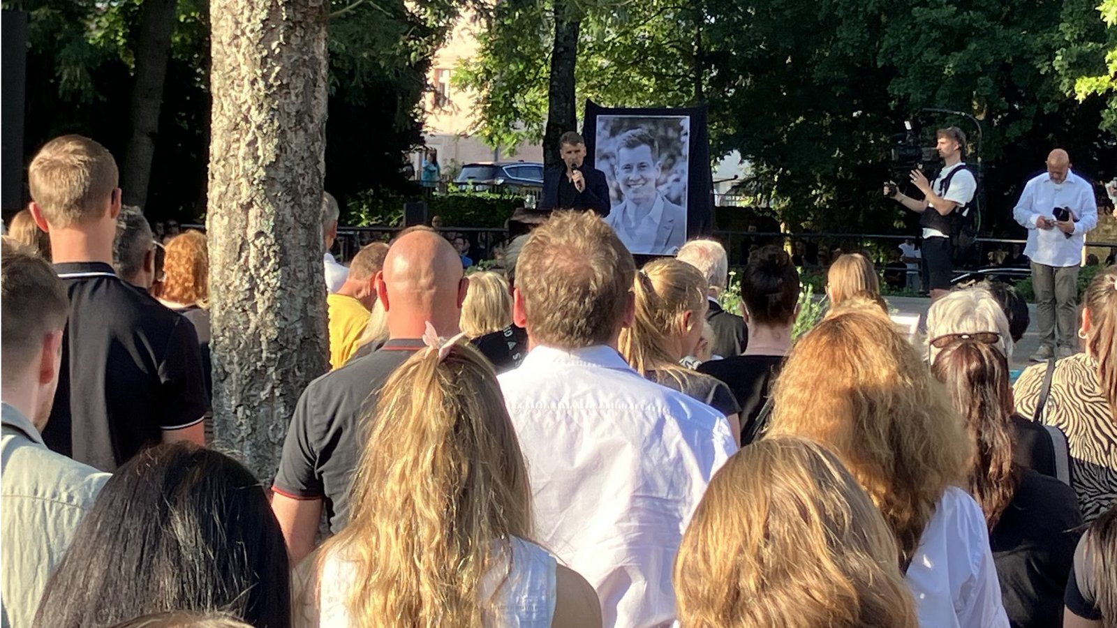 Das Schicksal von Rouven Laur bewegt viele Menschen in Neckarbischofsheim. Bürgermeister Thomas Seidelmann hielt eine emotionale Rede.Foto: Florian Dürr