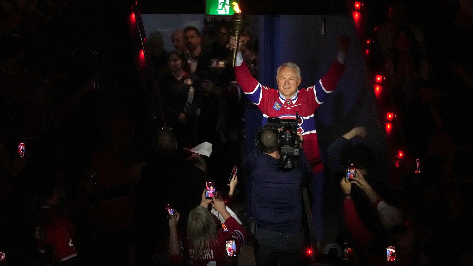 Claude Lemieux wurde erst jüngst in Montreal von den Fans gefeiert. (Archivbild)Foto: Christinne Muschi/The Canadian Press/AP/dpa Claude Lemieux wurde erst jüngst in Montreal von den Fans gefeiert. (Archivbild)Foto: Christinne Muschi/The Canadian Press/AP/dpa
