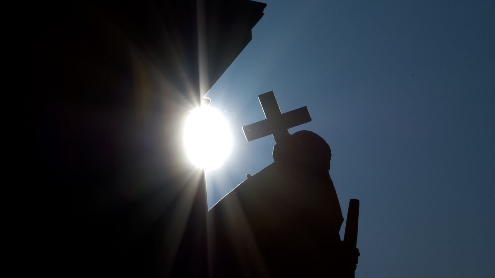 Karfreitag gedenken die Christen dem Leiden Christi am Kreuz.Foto: picture alliance / dpa/Arno Burgi Karfreitag gedenken die Christen dem Leiden Christi am Kreuz.Foto: picture alliance / dpa/Arno Burgi