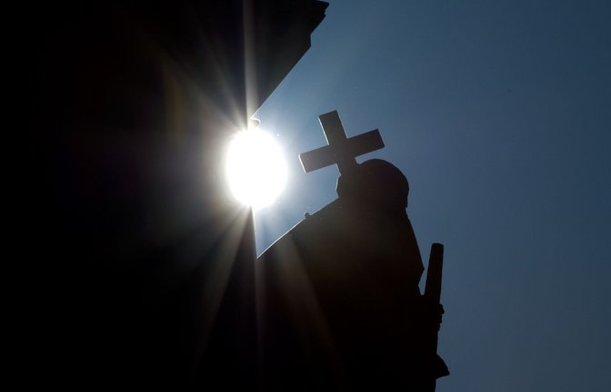Karfreitag gedenken die Christen dem Leiden Christi am Kreuz.<span class='image-autor'>Foto: picture alliance / dpa/Arno Burgi</span>