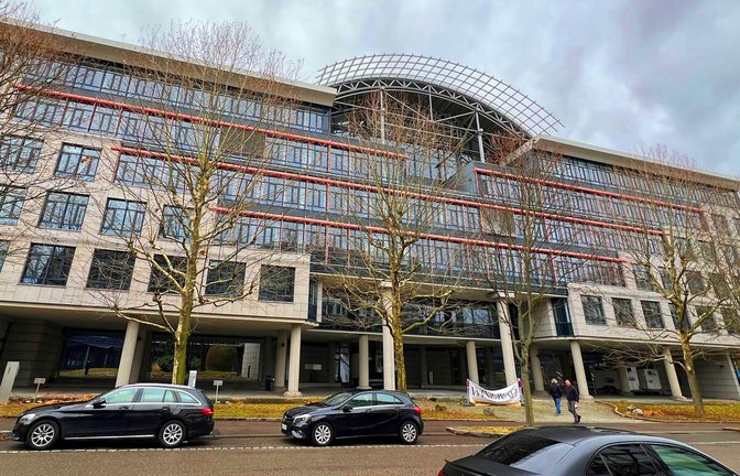 Das Land hat bisher nicht erklärt, in welchem bisherigen Bürohaus Flüchtlinge unterkommen sollen. Dieses Gebäude an der Straße Mittlerer Pfad steht zur Debatte.<span class='image-autor'>Foto: Konstatin Schwarz ; Lichtgut/Julian Rettig</span>