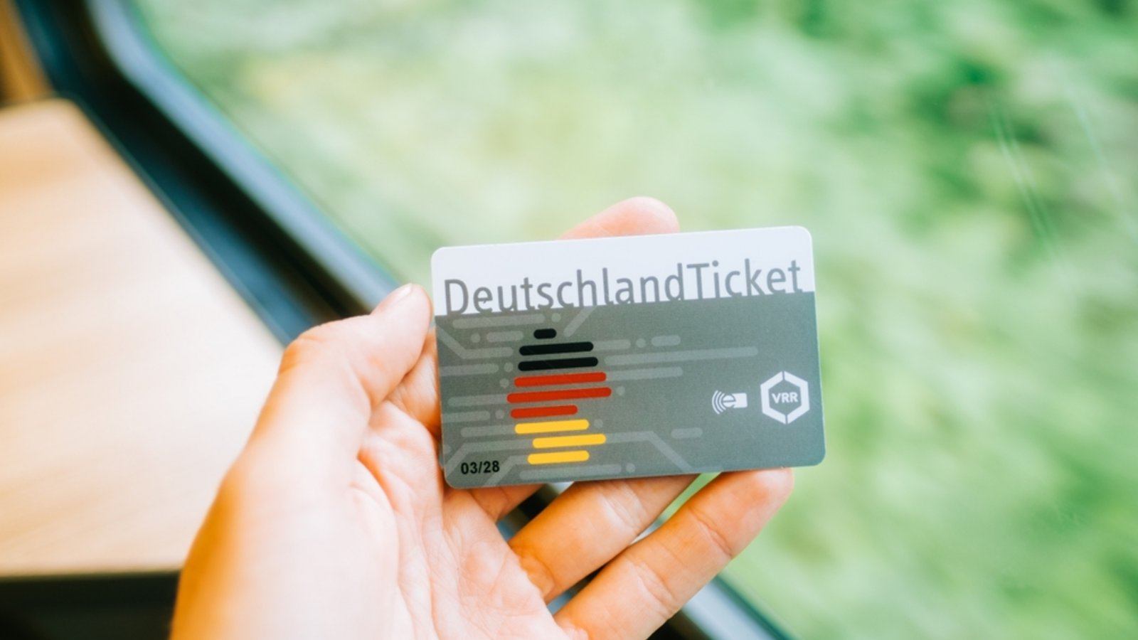 Nach den zuletzt genannten Zahlen nutzen mehr als 14 Millionen Menschen das Deutschlandticket.Foto: nikkimeel/ Shutterstock Nach den zuletzt genannten Zahlen nutzen mehr als 14 Millionen Menschen das Deutschlandticket.Foto: nikkimeel/ Shutterstock