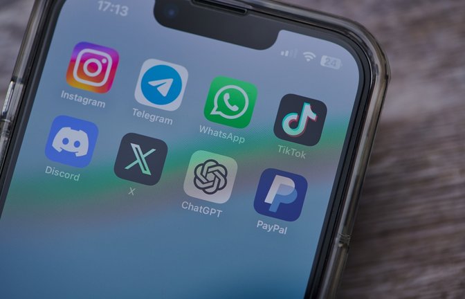 ChatGPT kann jetzt direkt in WhatsApp genutzt werden.<span class='image-autor'>Foto: C. Nass / shutterstock.com</span>