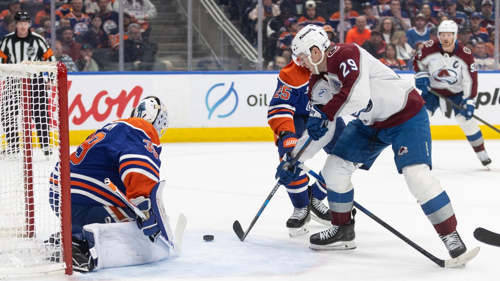 Colorados Star-Stürmer Nathan MacKinnon (Nr. 29) erzielte im Penaltyschießen den entscheidenden Treffer.Foto: JASON FRANSON/The Canadian Press/AP/dpa