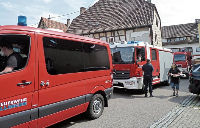 Beim Illinger Chor Eintracht freute man sich über die starke Unterstützung auch durch die Feuerwehr beim Leberkäs-Wecken-Drive-in.  Foto: p