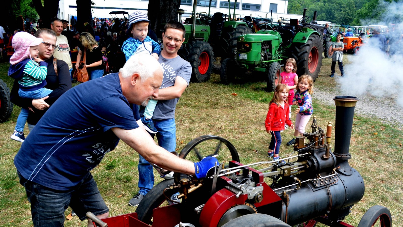 Frank Rutkowsky aus Horrheim war mit seinem Dampftraktor dabei. Fotos: Stahlfeld Frank Rutkowsky aus Horrheim war mit seinem Dampftraktor dabei. Fotos: Stahlfeld