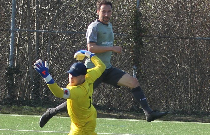 Sascha Gerhardt (rechts) schiebt für den VfR Sersheim zum 2:0 ein. <span class='image-autor'>Fotos: Dittrich</span>