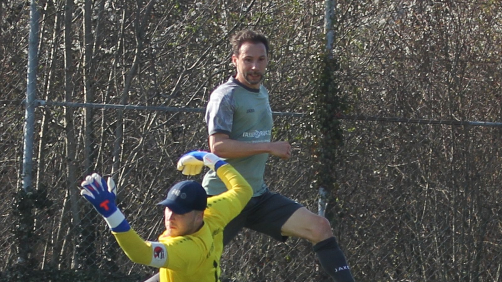 Sascha Gerhardt (rechts) schiebt für den VfR Sersheim zum 2:0 ein. Fotos: Dittrich