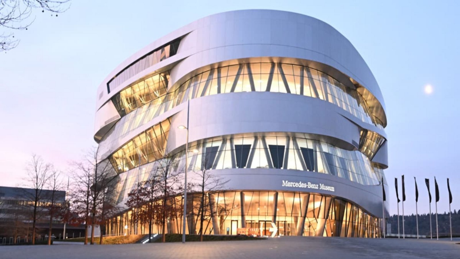 Vor dieser Kulisse wird ab diesem Jahr der Landespresseball stattfinden. Die neue Location für den 13. November ist das Mercedes-Benz Museum in Stuttgart-Bad Cannstatt.Bernd Weißbrod/dpa