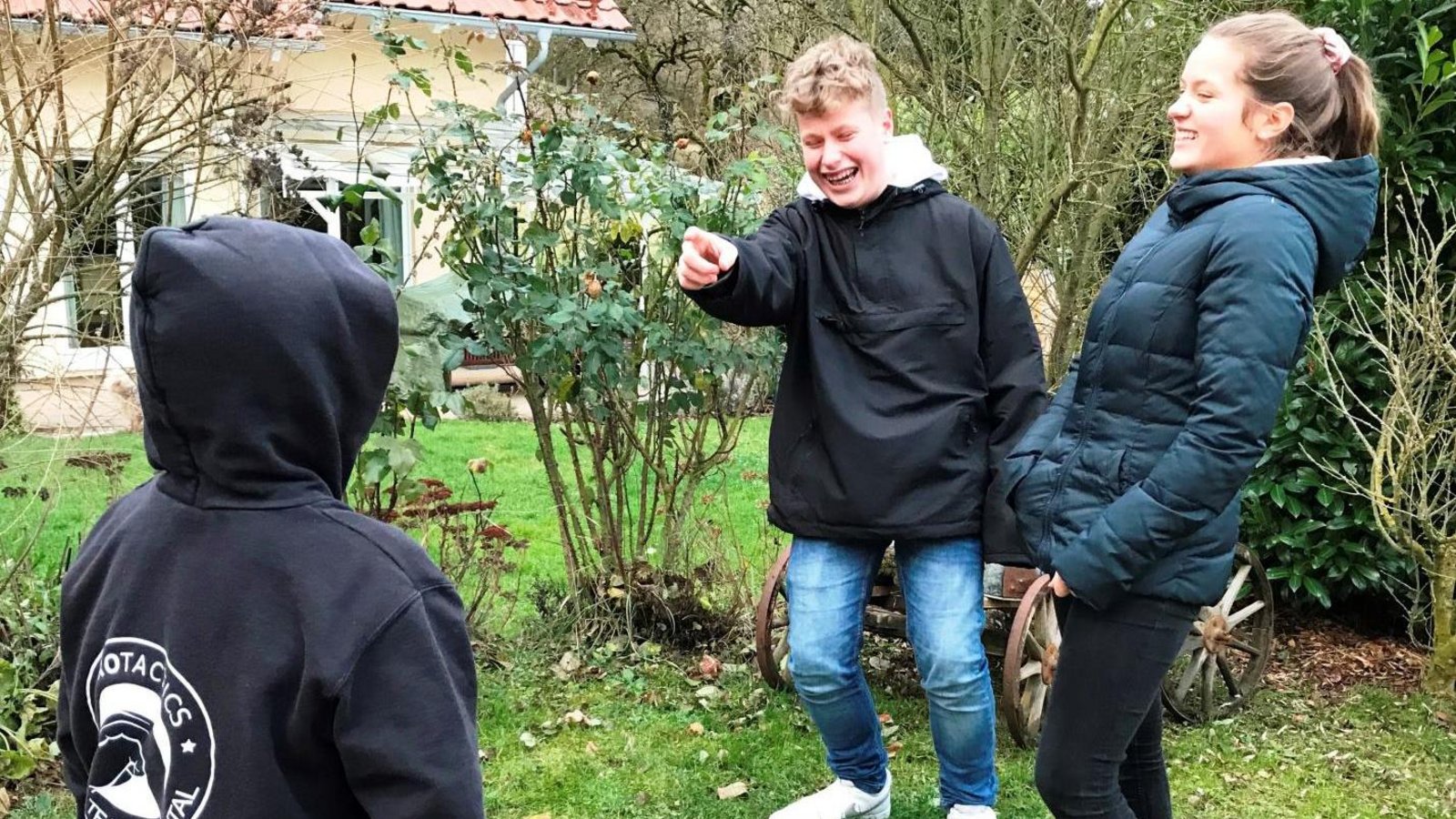 Bei den Kursen üben die Schüler mit Rollenspielen Situationen, wie man sich beispielsweise bei Mobbing oder Streit ohne Gewalt behaupten kann. Foto: SyringFoto: Syring Bei den Kursen üben die Schüler mit Rollenspielen Situationen, wie man sich beispielsweise bei Mobbing oder Streit ohne Gewalt behaupten kann. Foto: SyringFoto: Syring