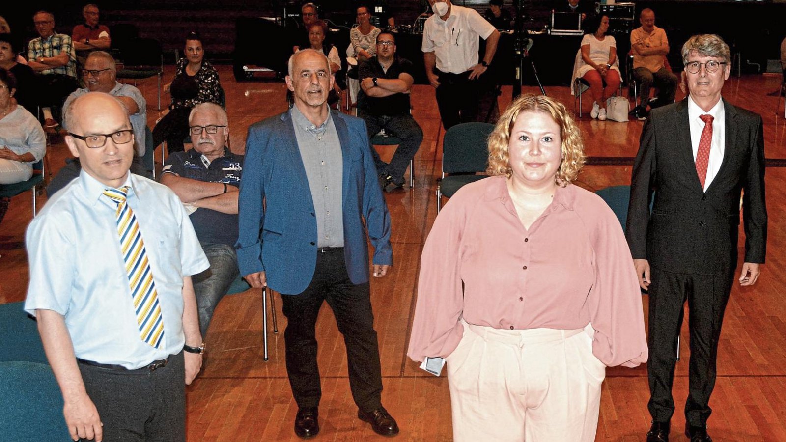 Die Kandidaten bei der zweiten Vorstellungsrunde: von links Harald Eiberger, Michael Thomsen, Violetta Rehm und Armin Pioch. Foto: Stahlfeld Die Kandidaten bei der zweiten Vorstellungsrunde: von links Harald Eiberger, Michael Thomsen, Violetta Rehm und Armin Pioch. Foto: Stahlfeld