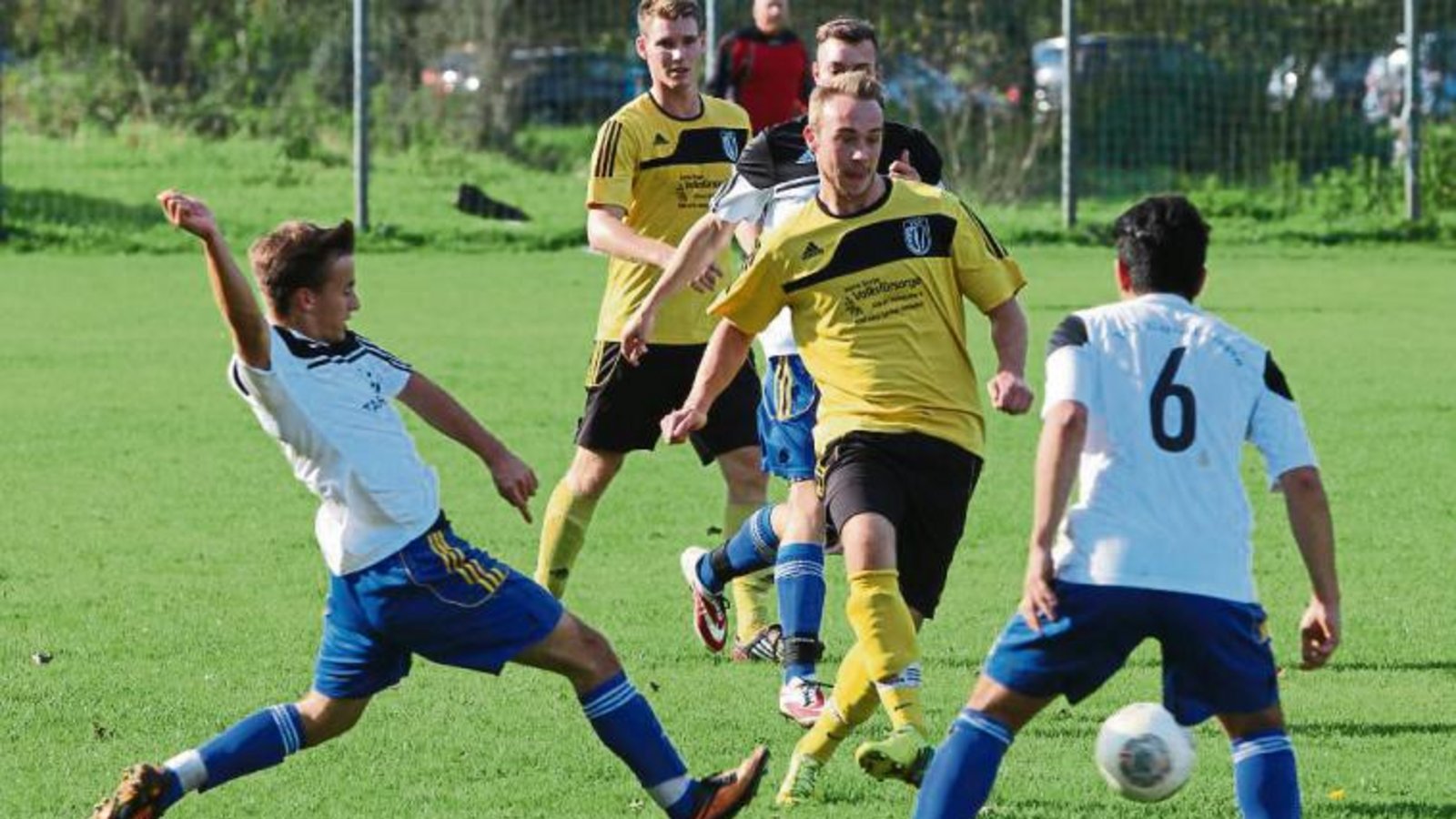 In der Vorsaison war Daniel Gyenes (Mitte) noch für den TSV Oberriexingen gegen den TSV Unterriexingen im Einsatz. Jetzt trägt er das Trikot der Unterriexinger. Foto: Nachreiner