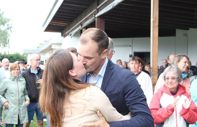 Freude und Erleichterung bei Ron Keller und Ehefrau Fabienne. Foto: Banholzer