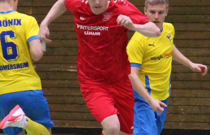 Manuel Mörk (Mitte) möchte mit dem TSV Großglattbach mindestens die Vorrunde überstehen und ins Halbfinale einziehen. <span class='image-autor'>Foto: Dittrich</span>