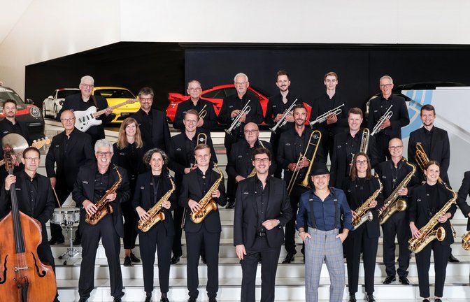 Die Porsche Big Band spielt in der Aula der Waldorfschule in Vaihingen für den guten Zweck auf.  <span class='image-autor'>Foto: p</span>