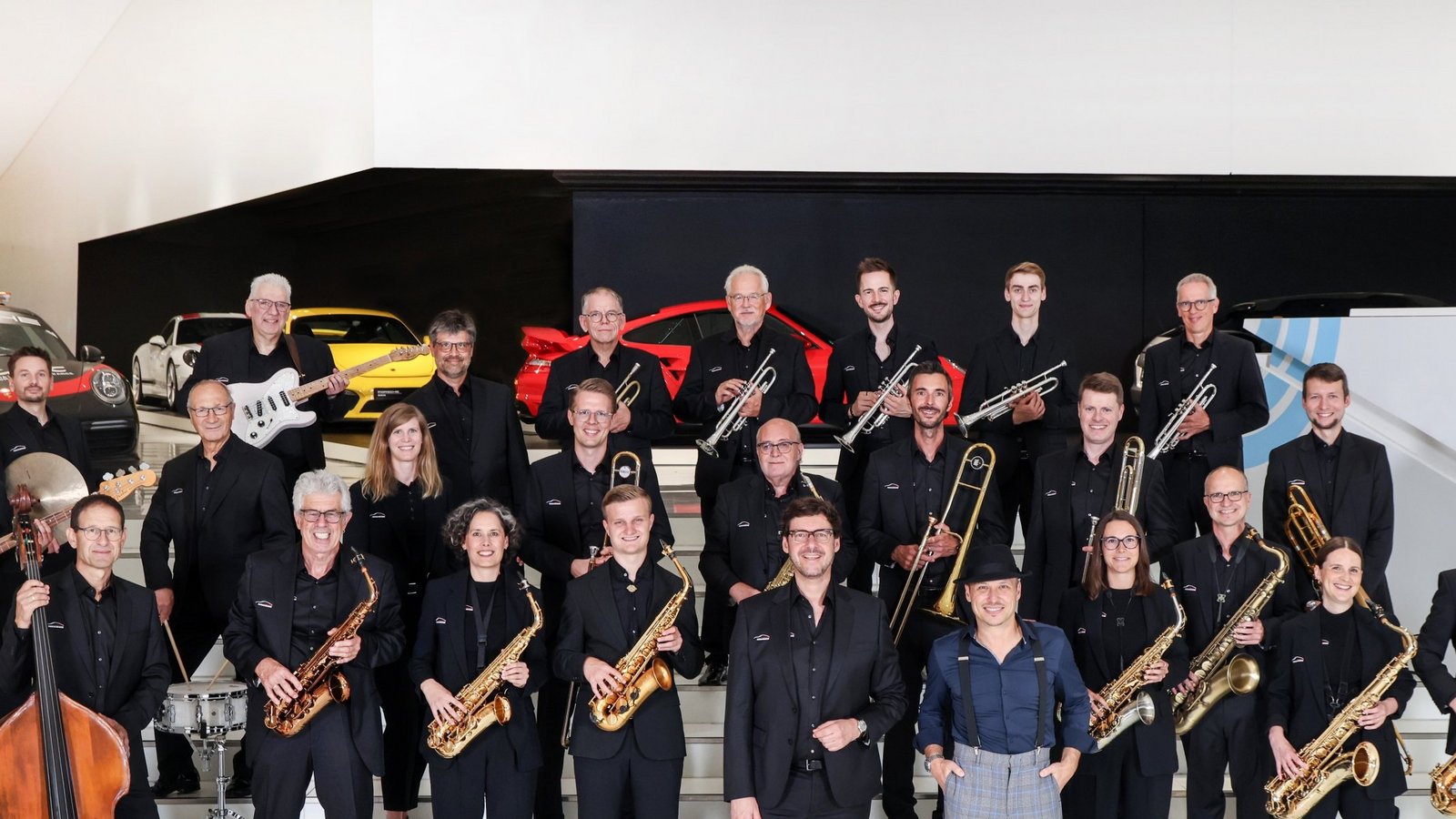 Die Porsche Big Band spielt in der Aula der Waldorfschule in Vaihingen für den guten Zweck auf.  Foto: p