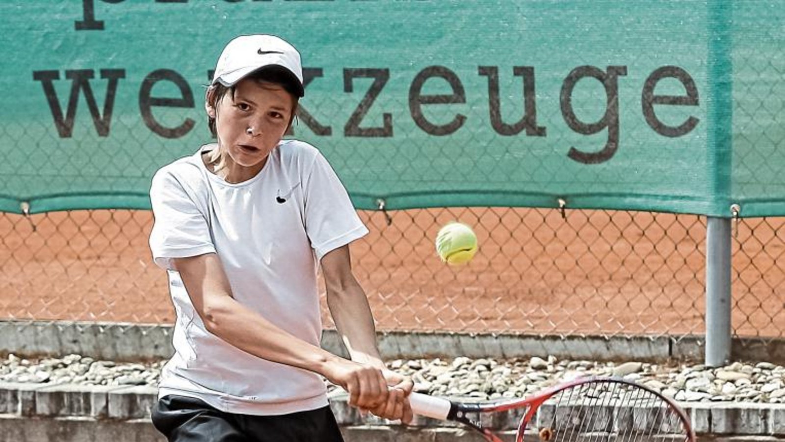 Kim Niethammer gewinnt den Vaihinger Löwen in der U 18 nach Match-Tiebreak. Foto: Simecek