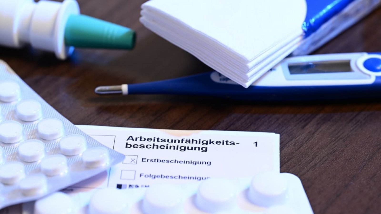 Kern des Vorhabens ist eine Nachweispflicht ab dem ersten Krankheitstag. (Symbolbild)Bernd Weißbrod/dpa/dpa-tmn