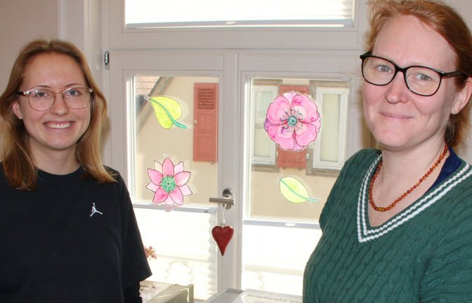 Weniger Briefwahl als erwartet: Rathausmitarbeiterin Andrea Chatzigeorgiou (rechts), eine der Hauptorganisatorinnen der Wahl in Vaihingen, wird von Lena Gerhard unterstützt. <span class='image-autor'>Foto: Rieger</span>