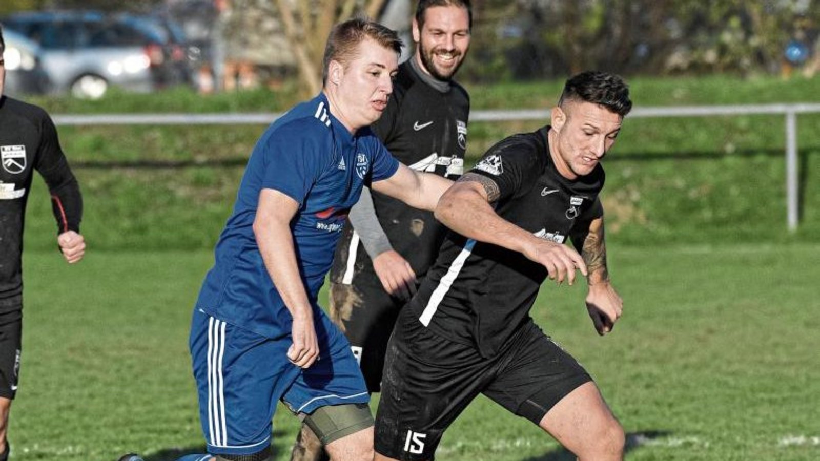 Der SV Riet (rechts Claudio Scacchetti, im Zweikampf mit Fabian Kleinert) hat gegen den TSV Bönnigheim zwar nur mit 2:1 gewonnen, sich damit aber wichtige Punkte erkämpft. Foto: Leitner Der SV Riet (rechts Claudio Scacchetti, im Zweikampf mit Fabian Kleinert) hat gegen den TSV Bönnigheim zwar nur mit 2:1 gewonnen, sich damit aber wichtige Punkte erkämpft. Foto: Leitner