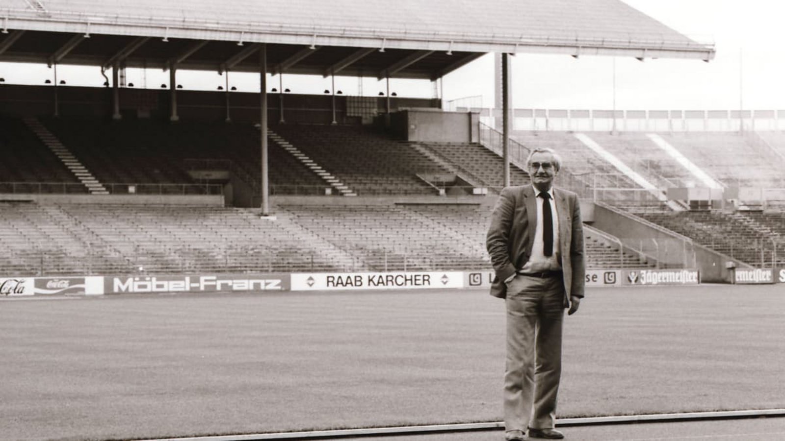 Robert Schlienz im alten NeckarstadionPressefoto Baumann Robert Schlienz im alten NeckarstadionPressefoto Baumann