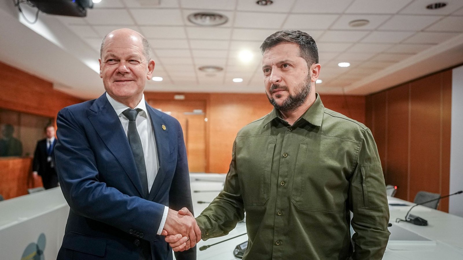 Bundeskanzler Olaf Scholz und der ukrainische Präsident Wolodymyr Selenskyj zeigen sich einträchtig.Foto: dpa/Kay Nietfeld Bundeskanzler Olaf Scholz und der ukrainische Präsident Wolodymyr Selenskyj zeigen sich einträchtig.Foto: dpa/Kay Nietfeld